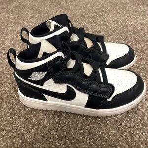 Air Jordan 1 Kids Size 1Y